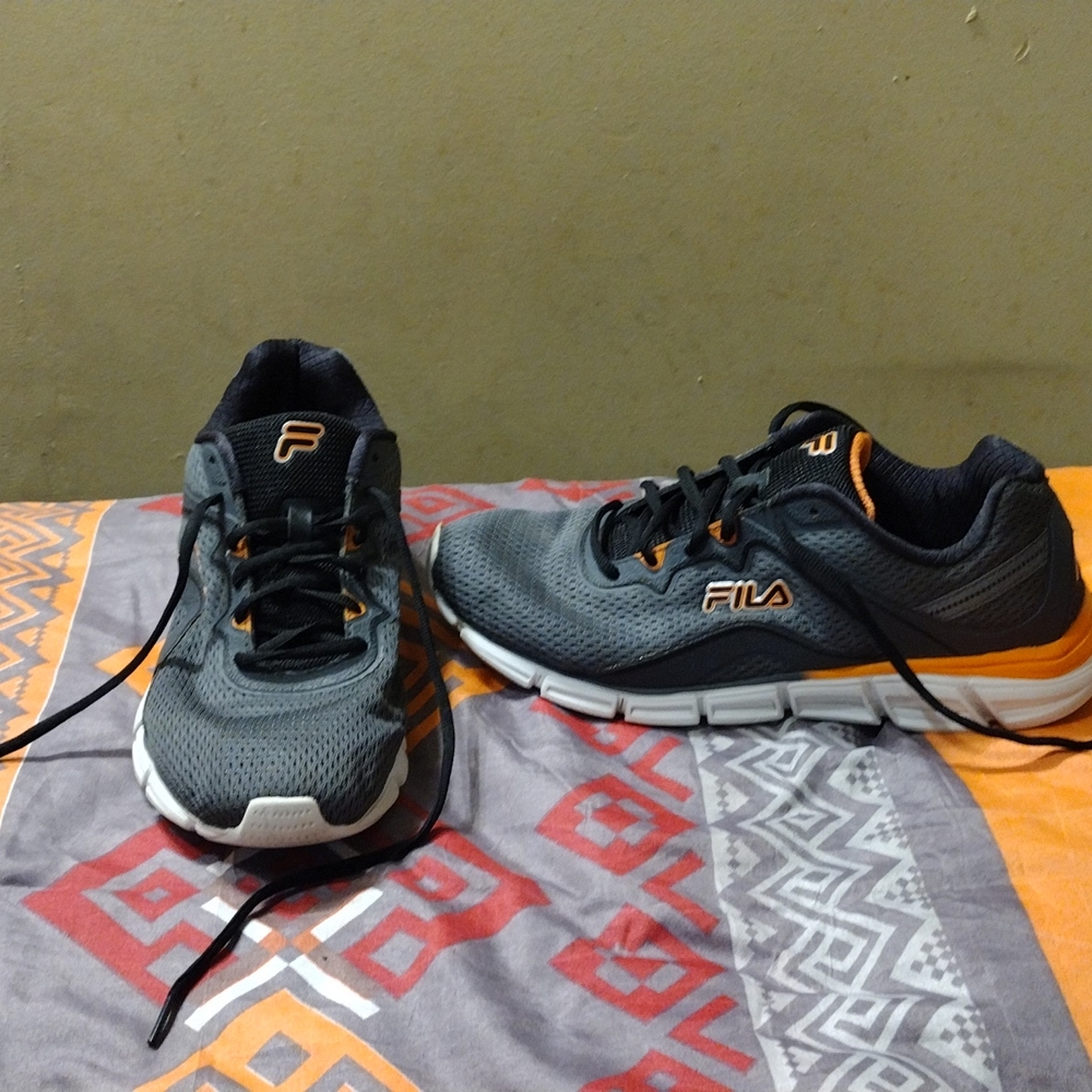 10 1/2 Fila Men's Grey Orange Memory Granted Lace Up Sneakers